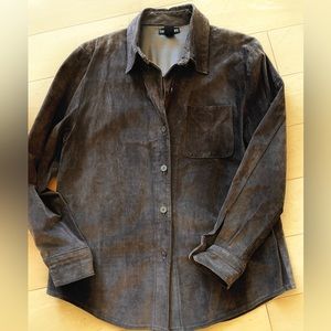 Women’s dark brown Suede shirt/jacket with button front, Gently worn, size Large